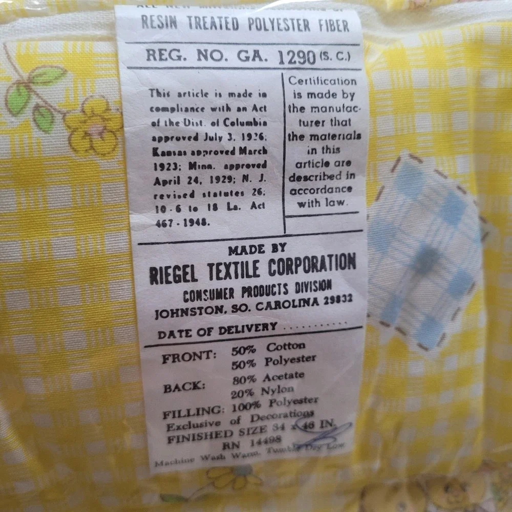 VNTG Riegel Babycare Zipper Quilt - Yellow Gingham Bear Print -‎ New Old Stock